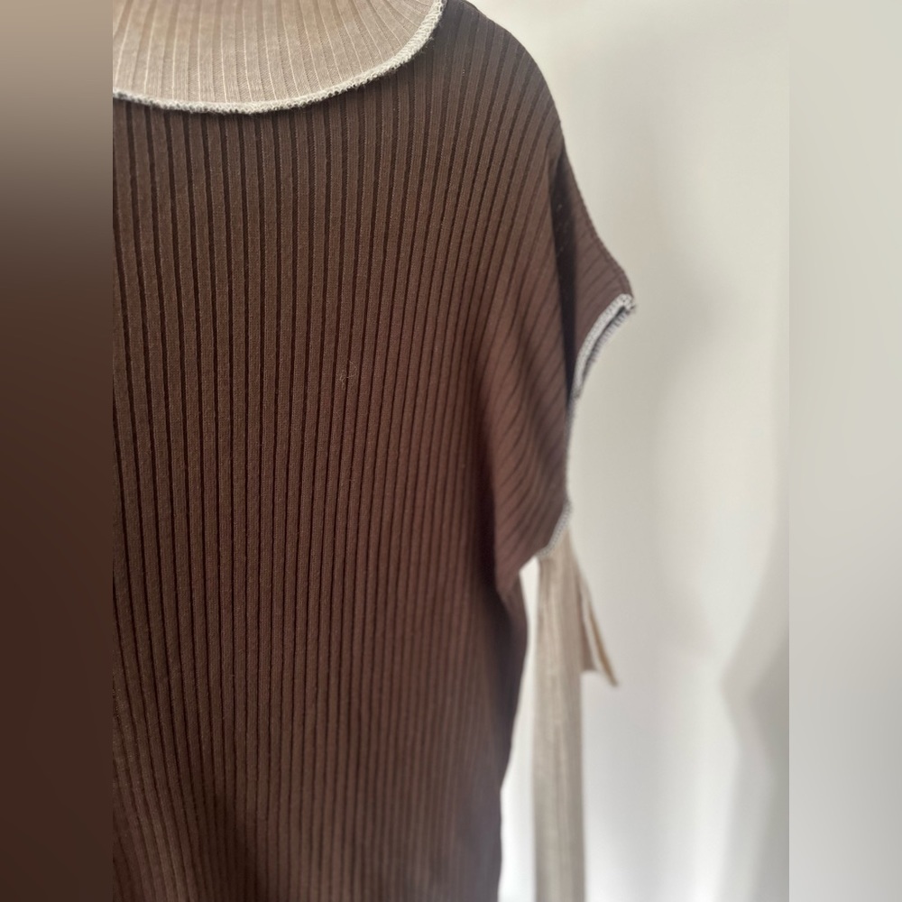 EXPOSED SEAM CONTRAST SWEATER